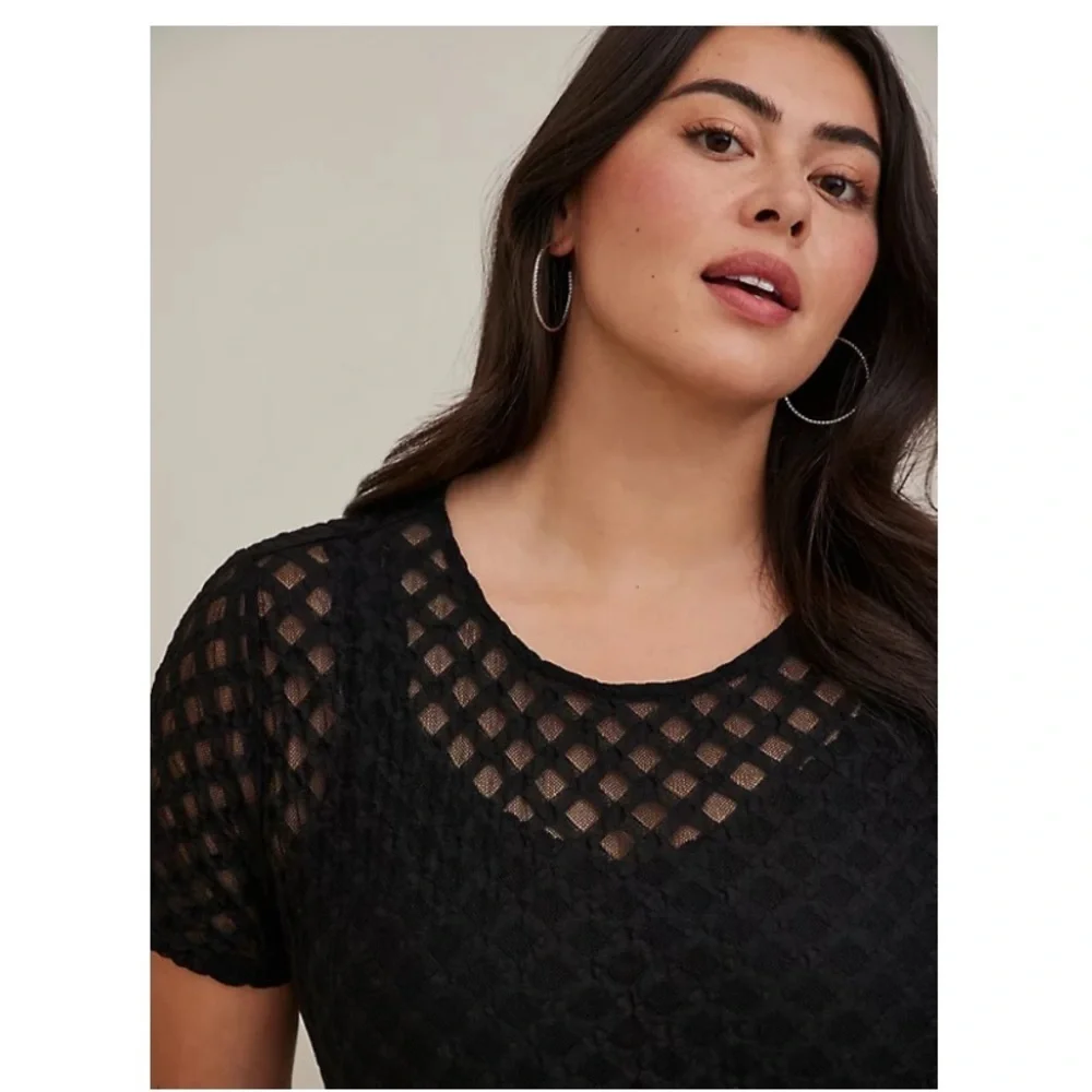 TORRID NWT SHEER GEOMETRICAL CREW NECK TEE - MESH BLACK - Picture 4 of 6